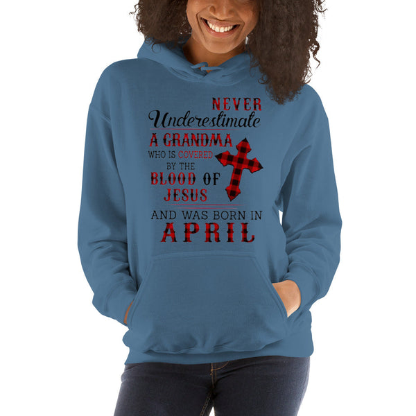 Divesart - Never underestimate a Grandma was born in April Unisex Hoodie